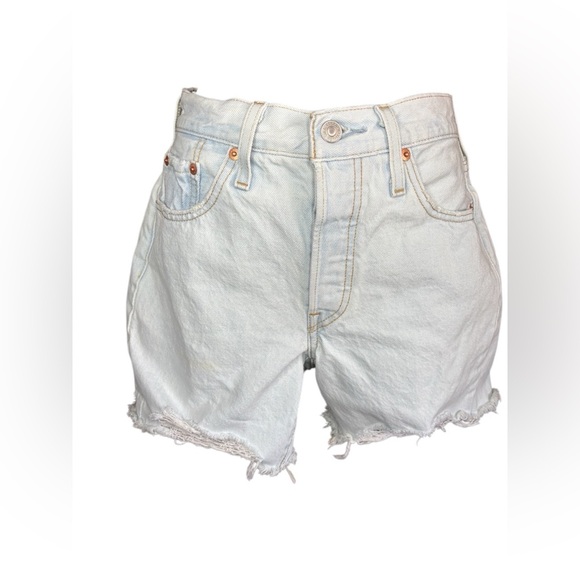Levi’s womens Cut Off Light Wash Denim
Shorts sz 25 vintage raw hem preloved - Picture 8 of 9
